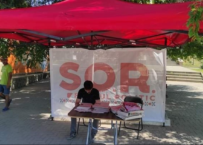 Argații oligarhului Ilan Șor SFIDEAZĂ decizia Curții Constituționale. Deși partidul a fost declarat ilegal, foștii săi ștabi și membri de frunte continuă să amplaseze corturi de campanie. Poliția a intervenit